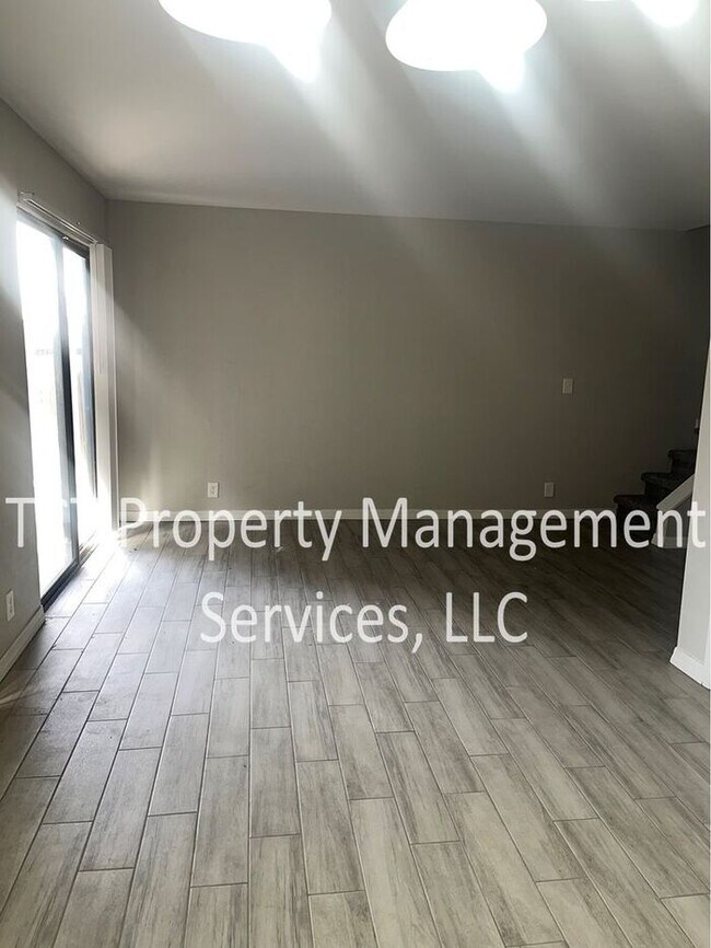 286 W Palomino Dr Chandler, AZ 85225 photo 3