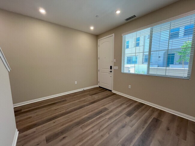 1797 Laurelwood Wy Oceanside, CA 92056 photo 2