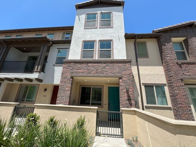 1797 Laurelwood Wy Oceanside, CA 92056