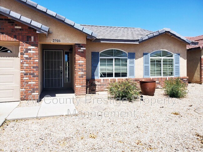 2906 W Pecan Rd Phoenix, AZ 85041 photo 2