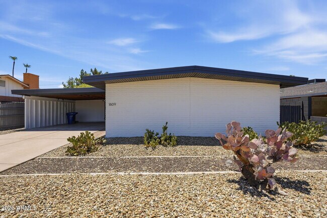 1609 E Gaylon Dr Tempe, AZ 85282 photo 2