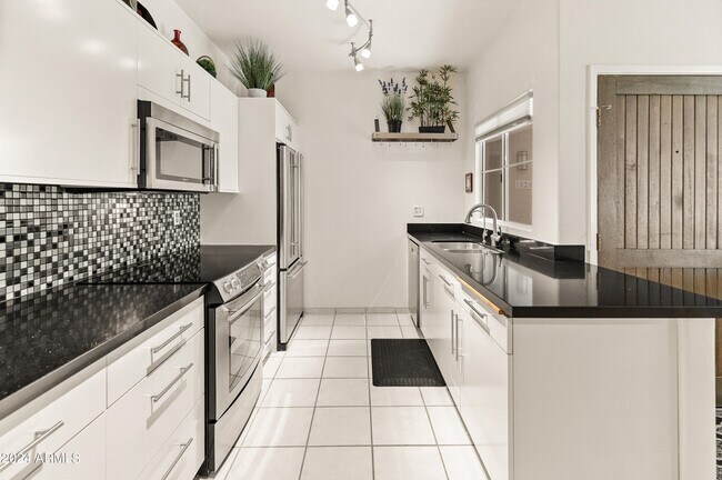 11333 N 92nd St Scottsdale, AZ 85260 photo 4