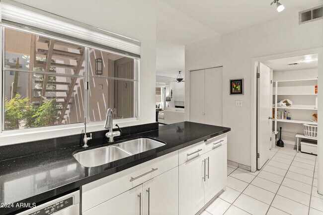 11333 N 92nd St Scottsdale, AZ 85260 photo 5
