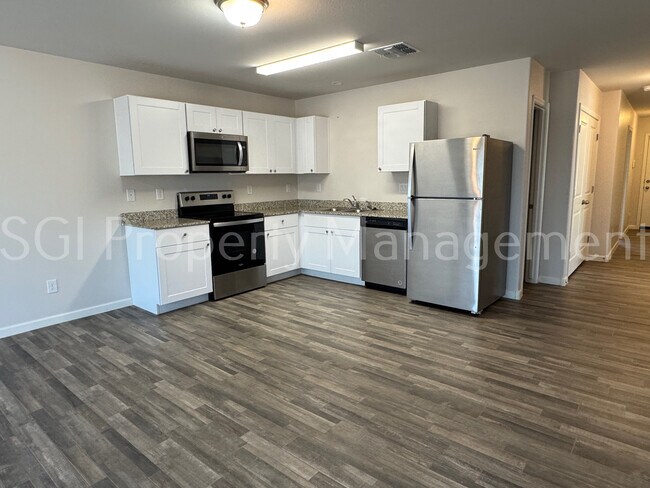 112 W Dewey Ave Coolidge, AZ 85128 photo 2