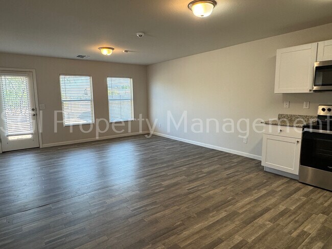 112 W Dewey Ave Coolidge, AZ 85128 photo 3