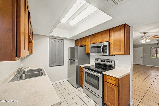 3301 E Earll Dr Phoenix, AZ 85018 photo 5