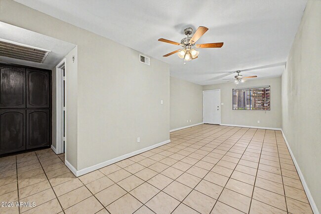3301 E Earll Dr Phoenix, AZ 85018 photo 2