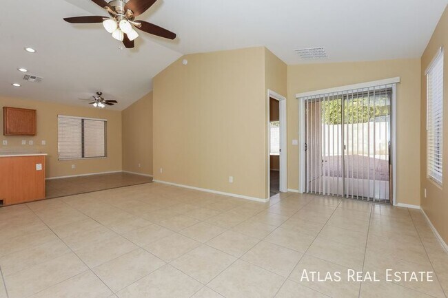 206 W Brangus Way San Tan Valley, AZ 85143 photo 2