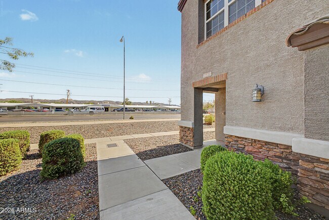 2233 E Huntington Dr Phoenix, AZ 85040 photo 3
