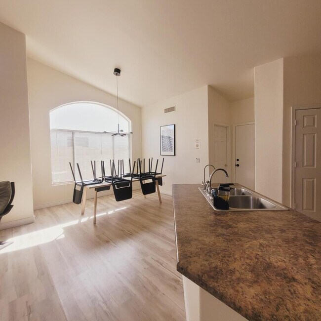 8720 W Kathleen Rd Peoria, AZ 85382 photo 5