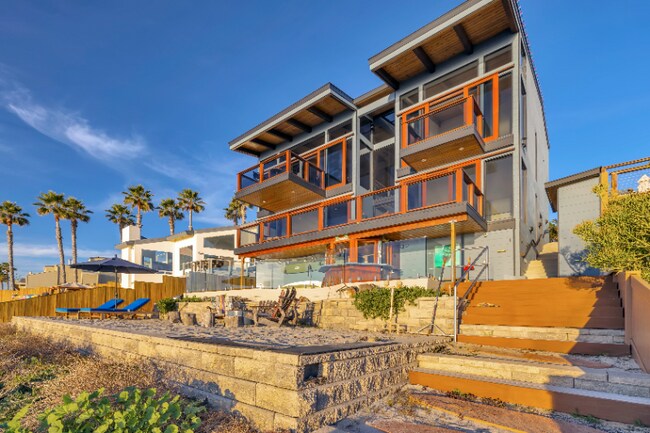 1686 Neptune Ave Encinitas, CA 92024