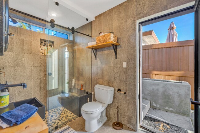 1686 Neptune Ave Encinitas, CA 92024 photo 4