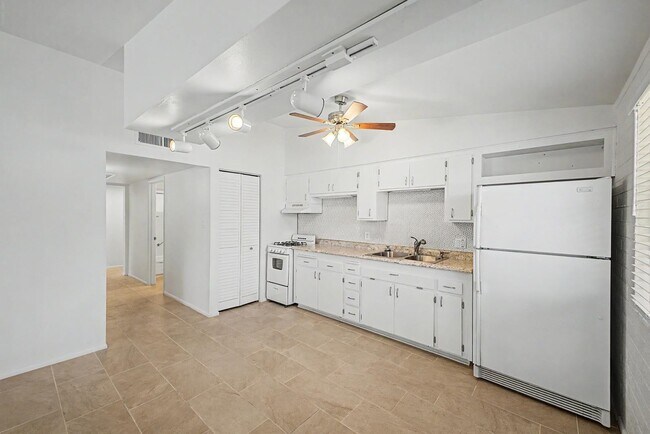 10606 W Oakmont Dr Sun City, AZ 85351 photo 4