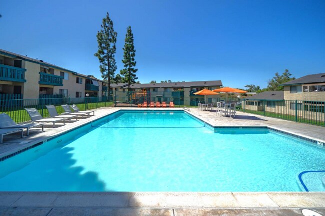 320 Smilax Rd San Marcos, CA 92069 photo 2