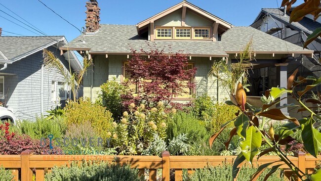 Glenview Craftsman Home with Exquisite Yard photo 2
