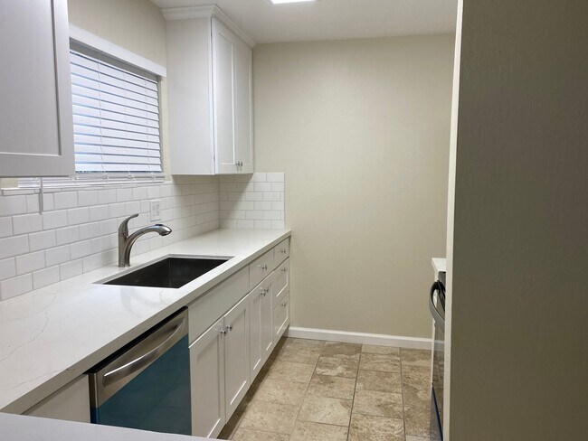 455 Crescent St Oakland, CA 94610 photo 3