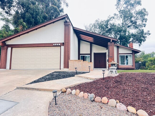 4249 Cartulina Rd San Diego, CA 92124 photo 2