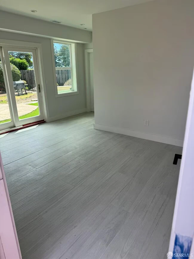 8 Greenwood Dr South San Francisco, CA 94080 photo 2