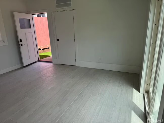 8 Greenwood Dr South San Francisco, CA 94080 photo 3