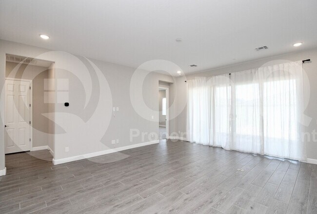 44626 N 44th Ave Phoenix, AZ 85087 photo 4