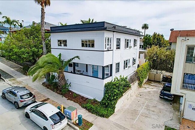 2129 B St San Diego, CA 92102 photo 2