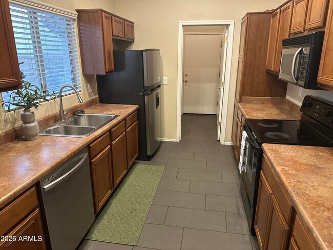 8009 W Beck Ln photo 3