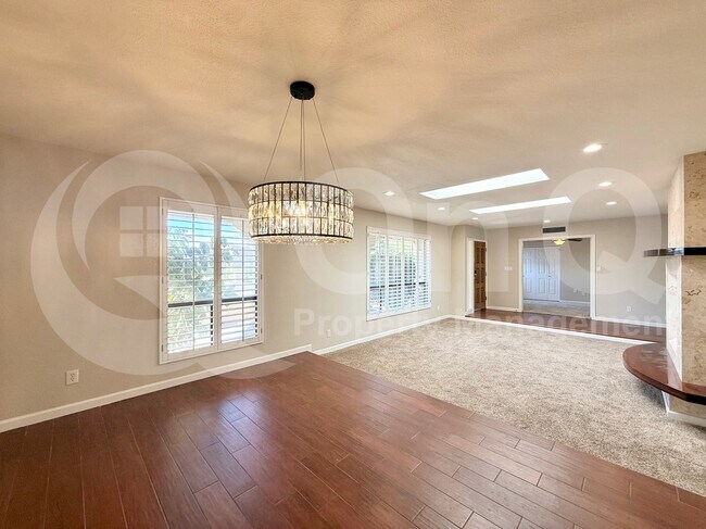 1915 E Buena Vista Dr photo 4