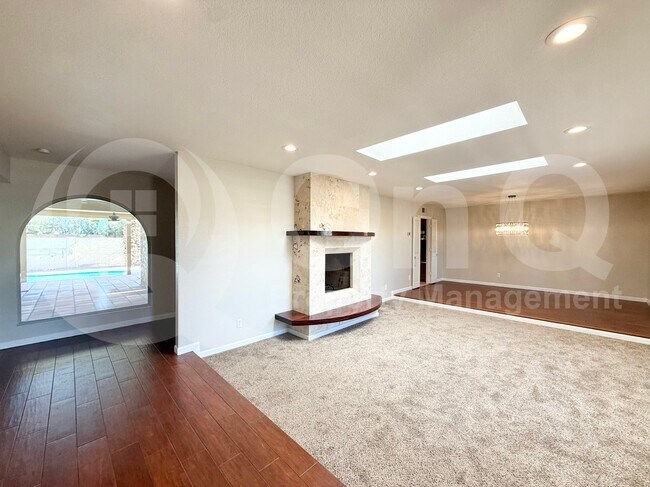 1915 E Buena Vista Dr photo 5