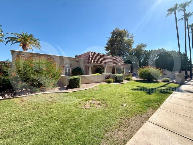 1915 E Buena Vista Dr photo 3