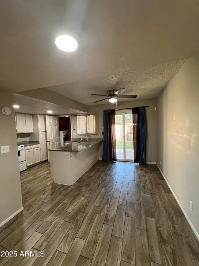 5819 N 59th Dr Glendale, AZ 85301 photo 2