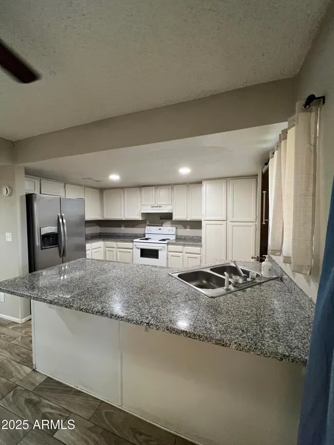 5819 N 59th Dr Glendale, AZ 85301 photo 3