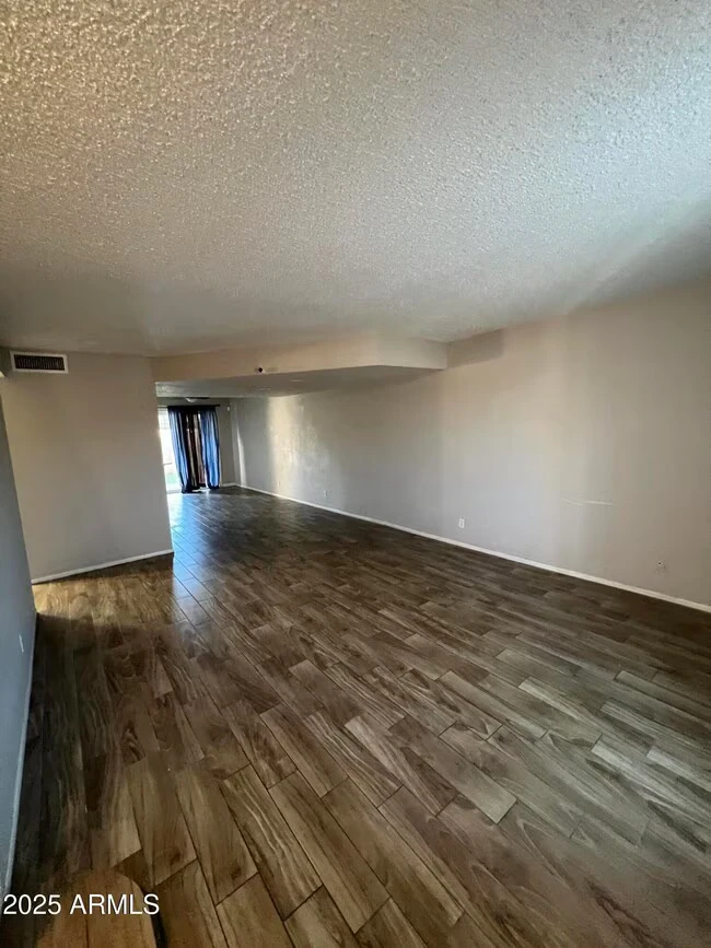 5819 N 59th Dr Glendale, AZ 85301 photo 4
