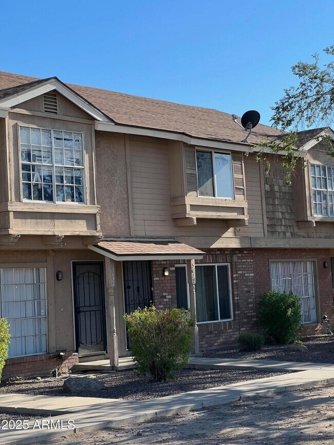 5819 N 59th Dr Glendale, AZ 85301