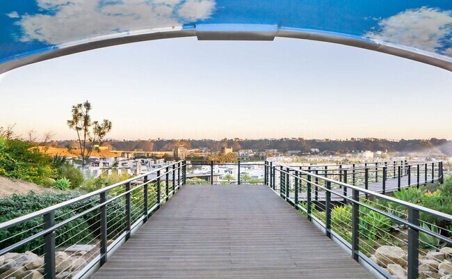 2549 Aperture Cir San Diego, CA 92108 photo 2