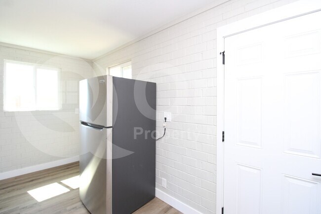 802 S 11th Ave Phoenix, AZ 85007 photo 4