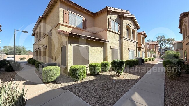 805 S Sycamore Mesa, AZ 85202 photo 2
