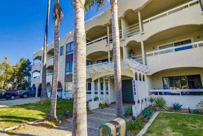 3747 Yosemite St San Diego, CA 92109