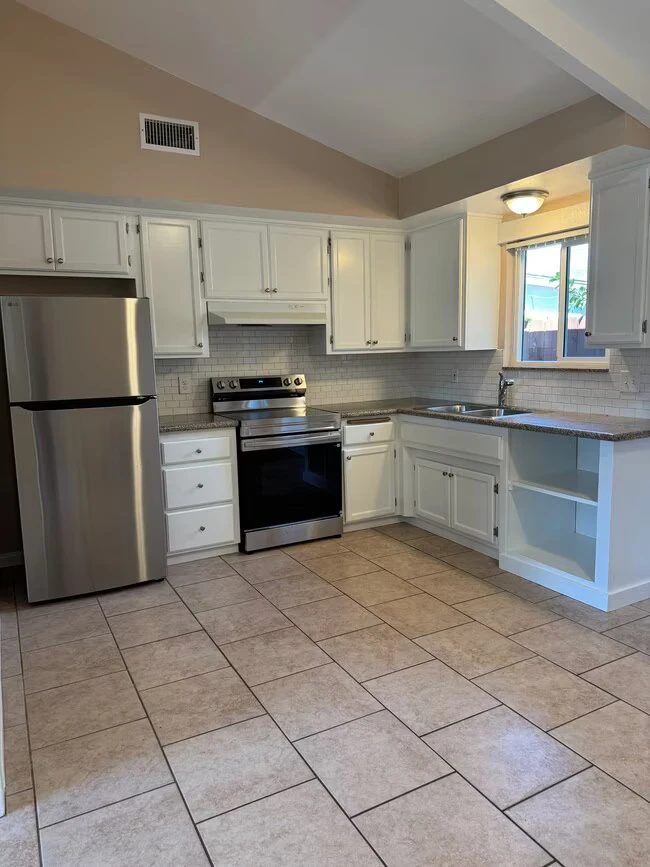 918 E 2nd Ave Escondido, CA 92025 photo 4