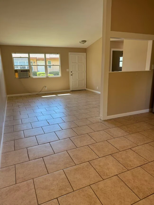 918 E 2nd Ave Escondido, CA 92025 photo 3