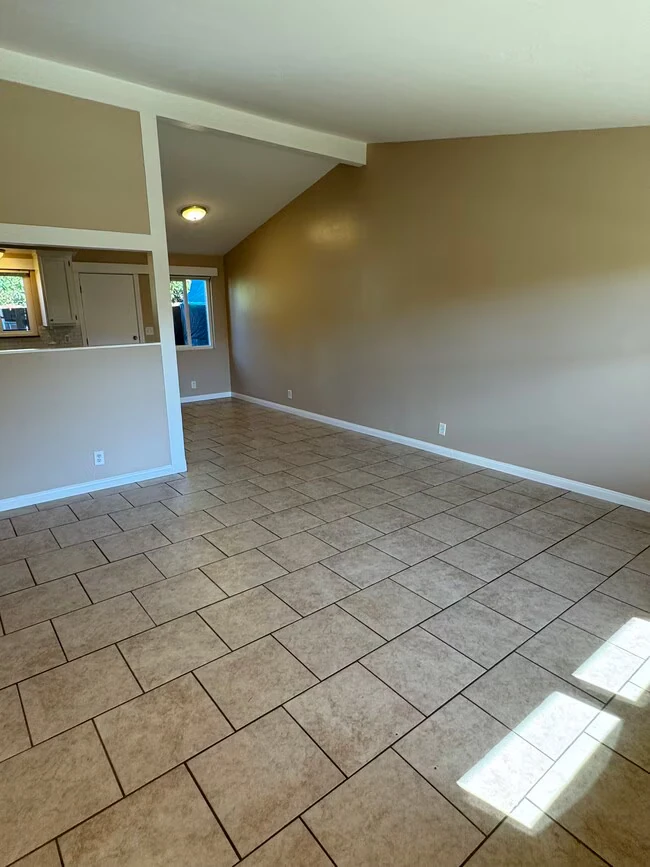 918 E 2nd Ave Escondido, CA 92025 photo 2