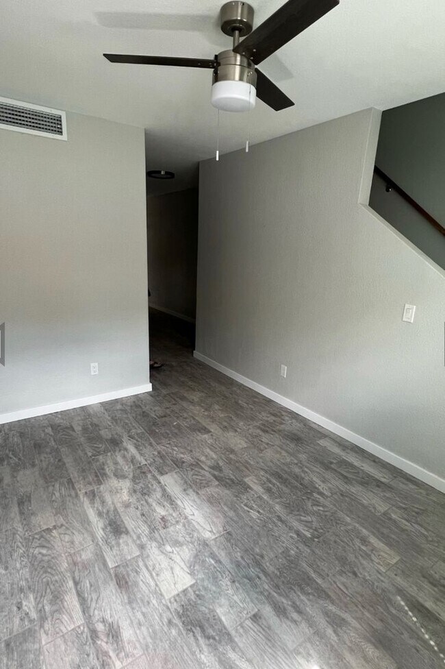 12717 W Amy Dr Surprise, AZ 85378 photo 2