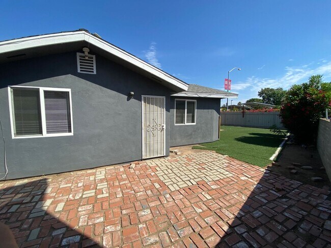 5102 Ewing St San Diego, CA 92115 photo 3