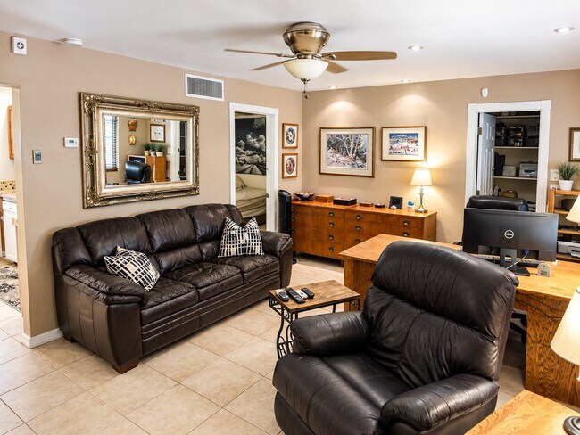 9213 North 11th St Phoenix, AZ 85020 photo 4