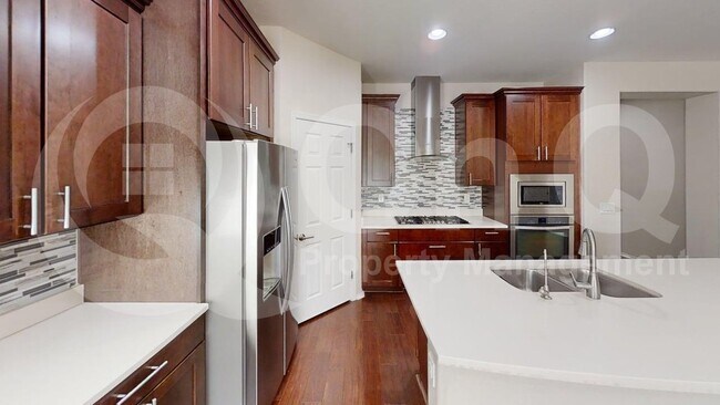 1015 W Spur Dr Phoenix, AZ 85085 photo 2
