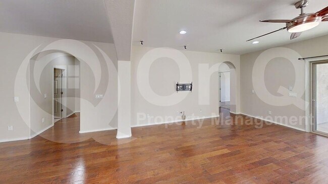 1015 W Spur Dr Phoenix, AZ 85085 photo 4