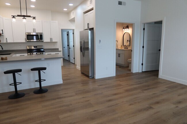 1453 E Fillmore St Phoenix, AZ 85006 photo 2