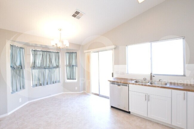 23423 N 39th Ln Glendale, AZ 85310 photo 5