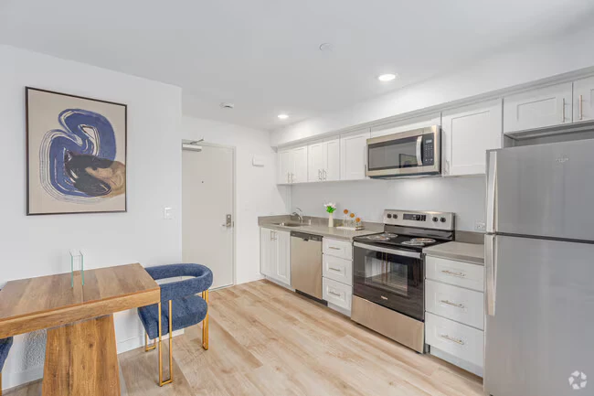 2551 Commercial St-F4OZ photo 2