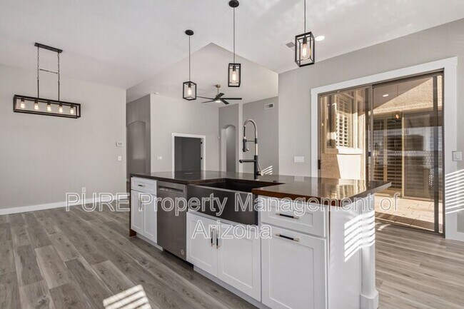 22215 N 49th St Phoenix, AZ 85054 photo 5