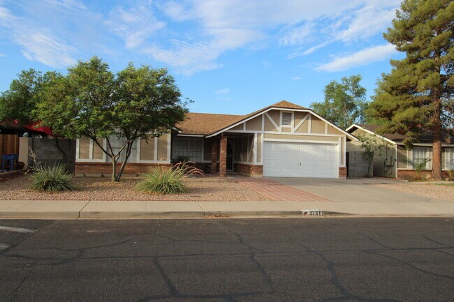 3731 E Hampton Ave photo 2
